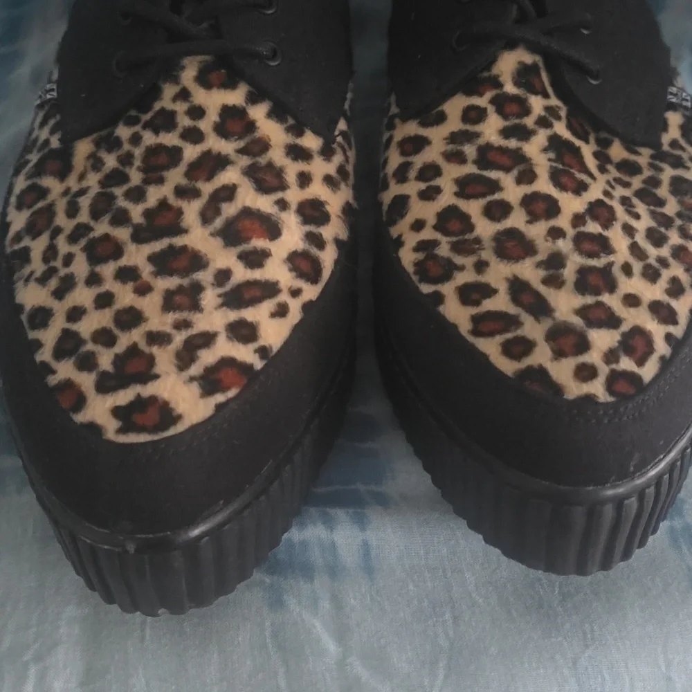 T.U.K Black & Leopard Tie Pointed Lace Up - Picture 8 of 8